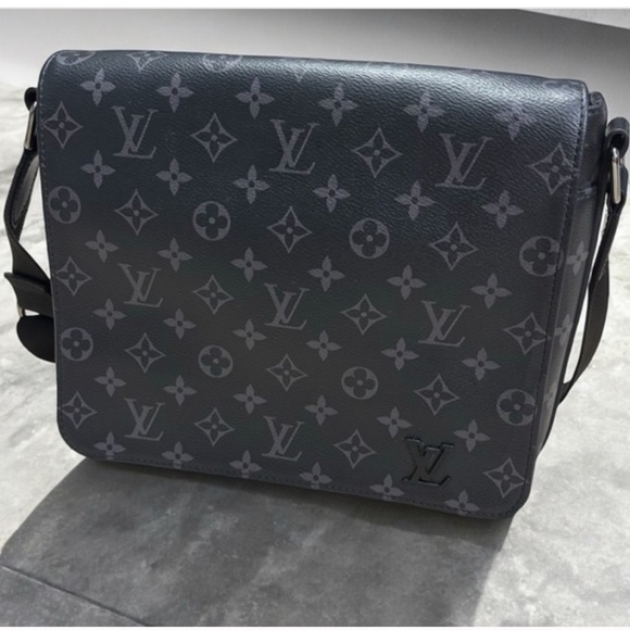 Louis Vuitton Monogram Black Messenger Bag - Picture 1 of 13